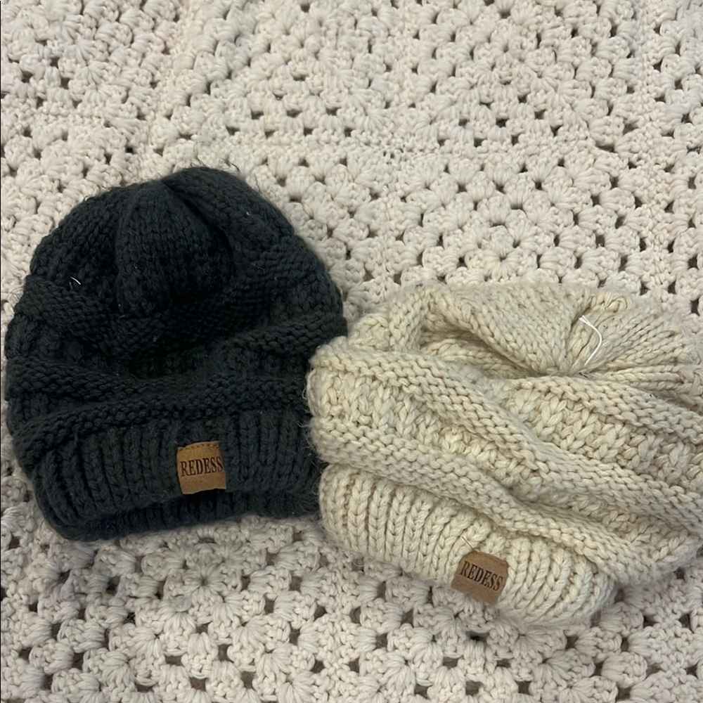 Kids Knitted Beanie Set - Black and Cream